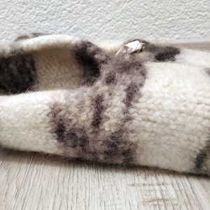 21 a pair of self-knitted felt shoes colorful children&#39;s shoes slippers slippers slippers shoes felt slippers
