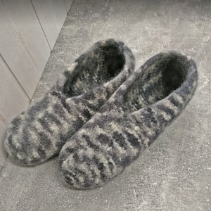 36 a pair of self-knitted felt shoes colorful children&#39;s shoes slippers slippers slippers shoes felt slippers