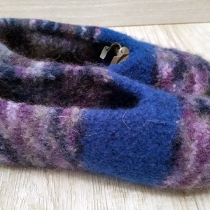 20 ein Paar selbstgestrickter Filzschuhe bunt Kinderschuhe Hüttenschuhe Puschen Hausschuhe Schuhe Filzpatschen
