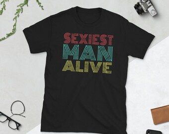 Camiseta más sexy del hombre vivo, camiseta de novio, camiseta del marido, camiseta de la fianza, camiseta para él, camiseta del día del padre, camiseta del hombre sexy