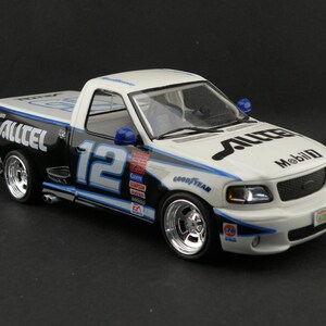 1999 Ford SVT F-150 Lightning Pickup - 1/25 scale built - Handcrafted, unique piece, custom made, model car, icon, cult, pickup, NASCAR