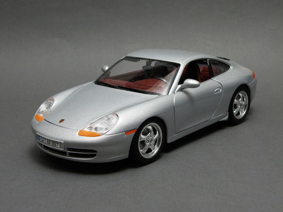 Porsche 911 GT3 Sportwagen Maßstab 1:43 Bburago Modellauto Model Car NEU