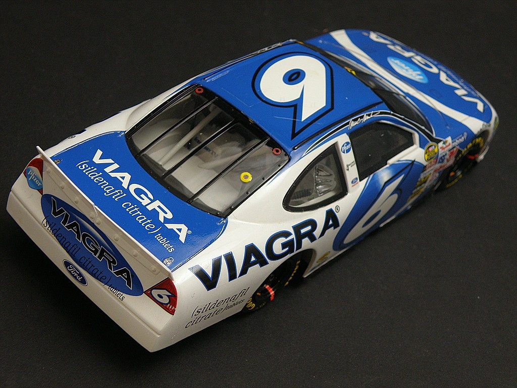 1/24 ナスカー フォード トーラス ＦＯＲＤ NASCAR VIAGRA