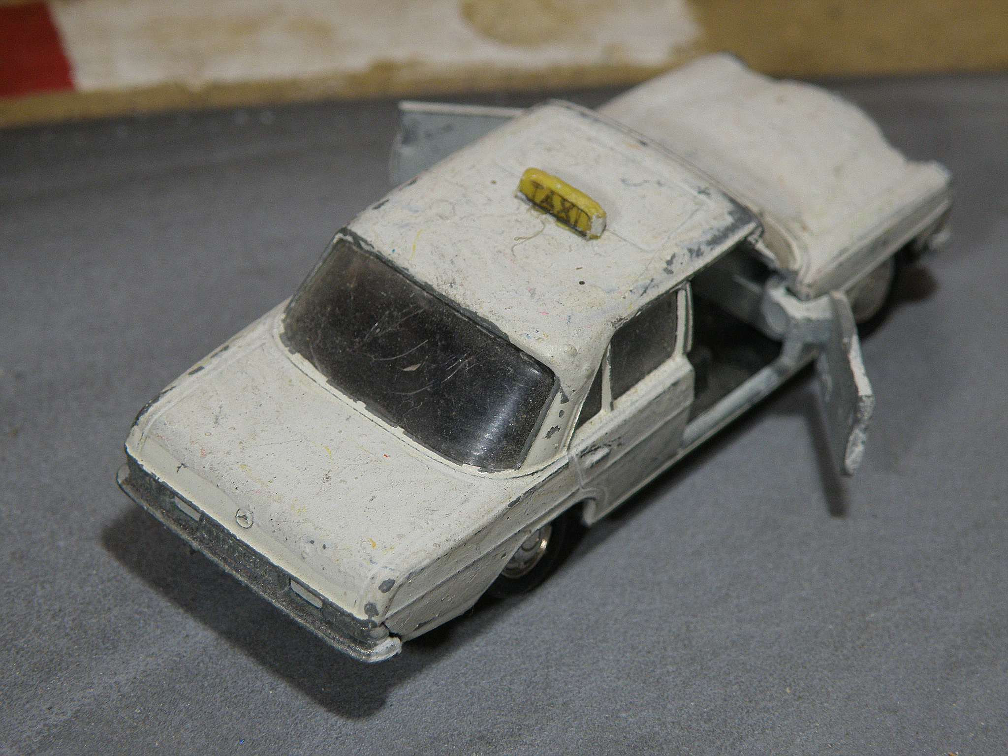 Vintage MERCEDES 200 /8 Taxi (schuco No. 805) - Majorette