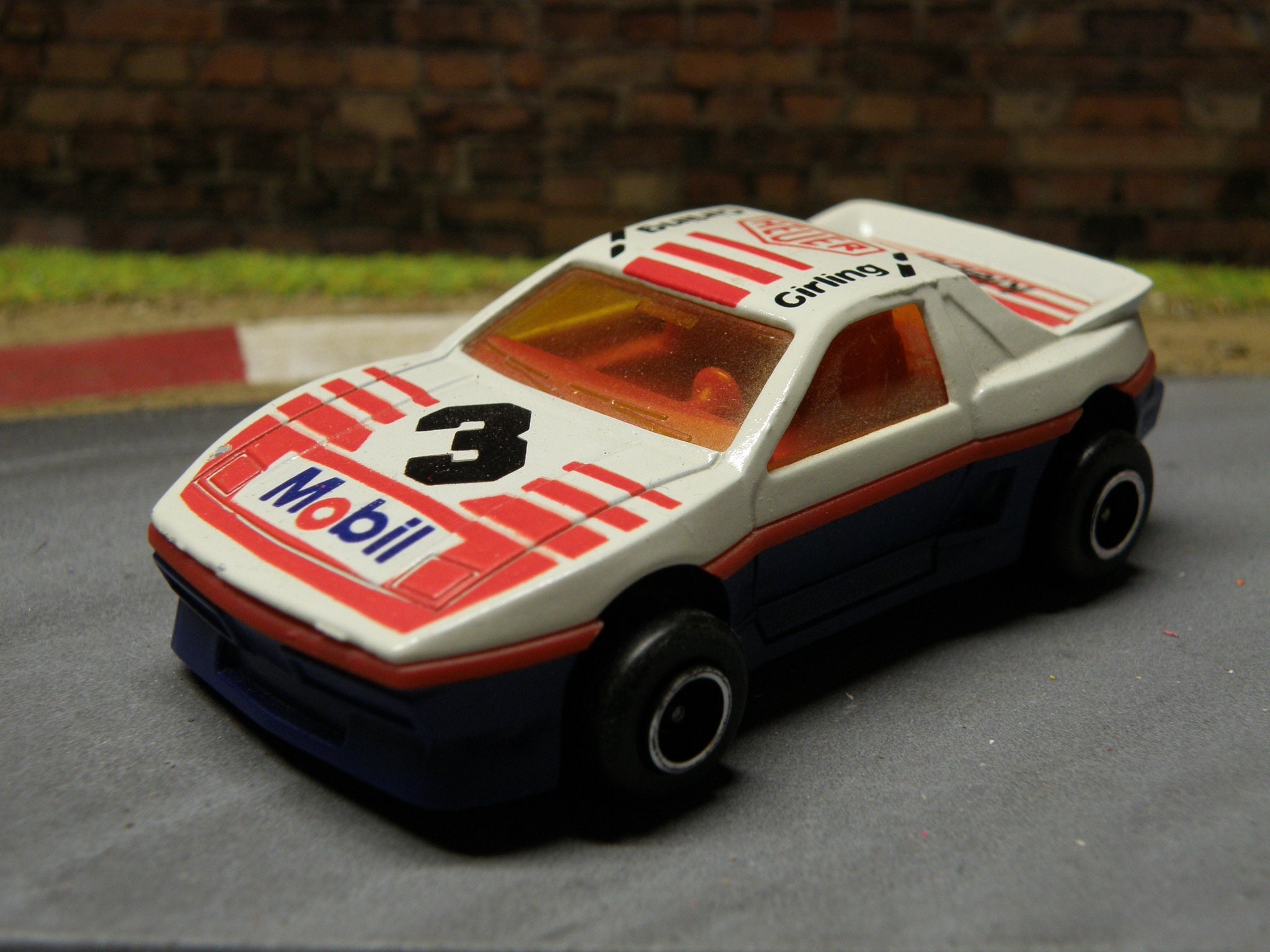 Pontiac Fiero (1986) Diecast 1:43 American Cars Brand new Sealed