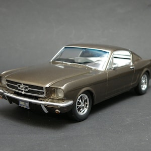 1965 MUSTANG Fastback Sleeper/RestoMod - skala 1/25 byggd, handgjord, unik, specialbyggd, professionellt byggd, modellbil, sovvagn, klassisk, OOAK