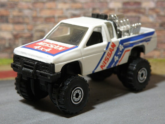 Vintage NISSAN HARDBODY 4x4 (hotwheels No. 21) 1990