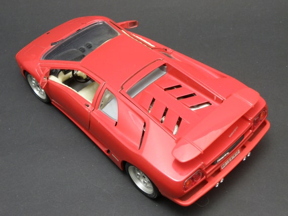 ■MAISTO■ランボルギーニ　ディアブロ　カウンタック　LAMBORGHINI Diablo1990　1/18 マイスト Maisto '1990 Yellow Lamborghini Diablo' Special Edition Scale 1:18