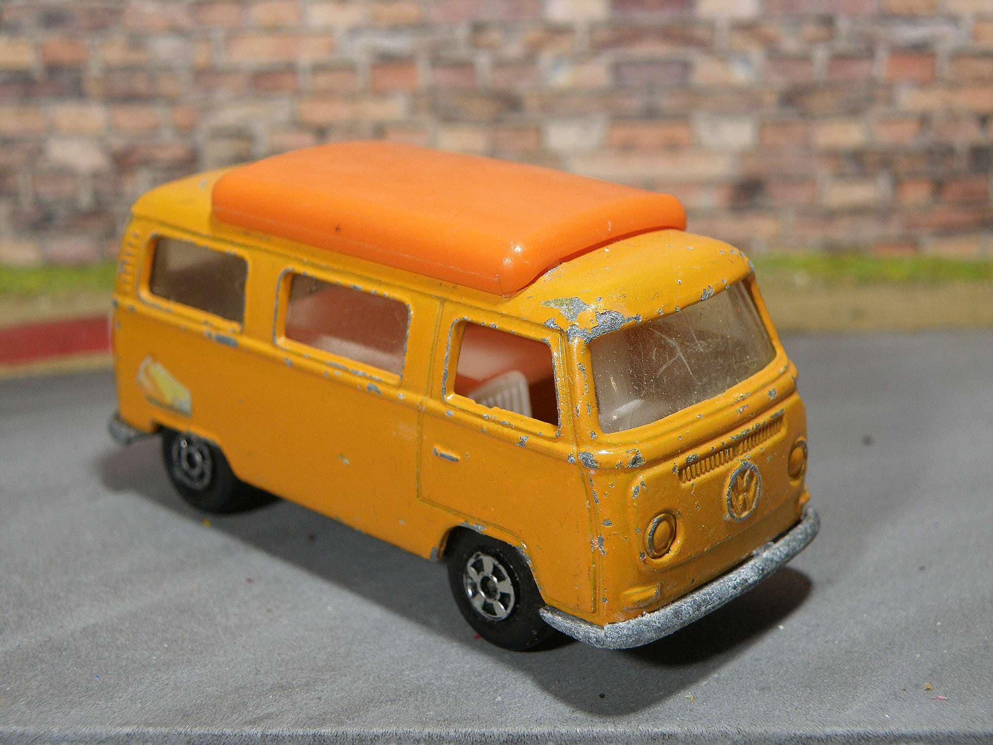 Vintage VOLKSWAGEN CAMPER T2 V.1970 (matchbox No. 23) - Car Lover