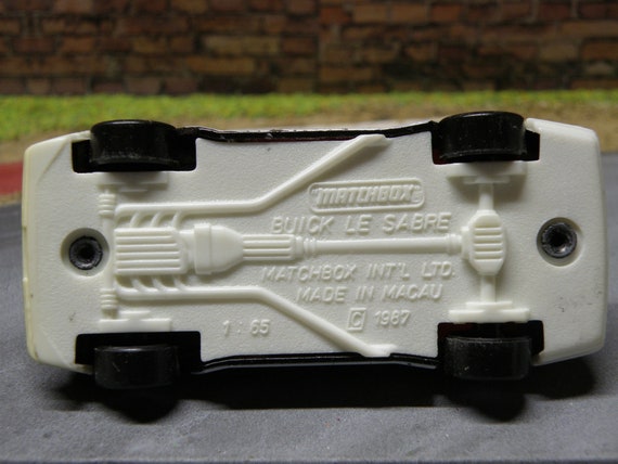 Vintage BUICK LE SABER (matchbox #10) 1987 - Matchbox, Rotamatics