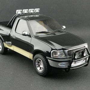 Ford F-150 Off-Road - 1/25 scale built - Handcrafted, unique piece, custom made, model, model car, icon, cult, pickup, off road, 4x4