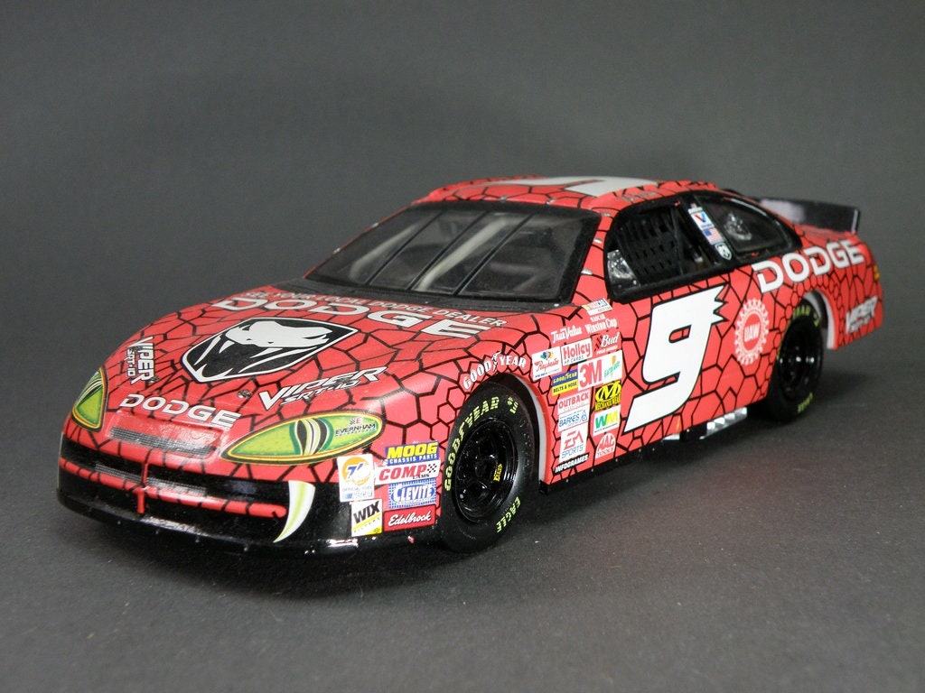 1/24 Scale Built 2002 VIPER DODGE Intrepid #9 Bill Elliott