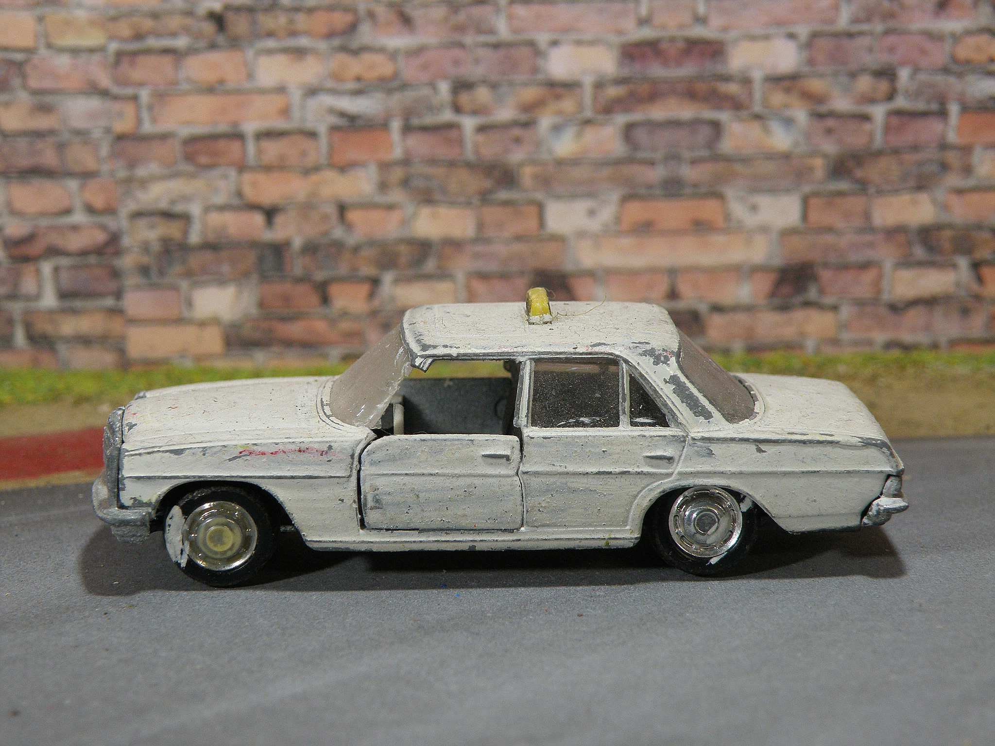 MetOsul ミニカー Mercedes TAXI Vintage MERCEDES 200 /8 Taxi (schuco No. 805) - Majorette