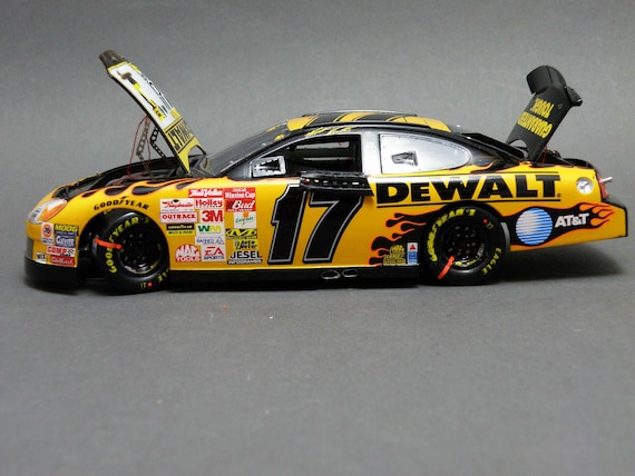 1/25 Scale Built 2002 ROUSH RACING Ford Taurus Dewalt #17 Matt