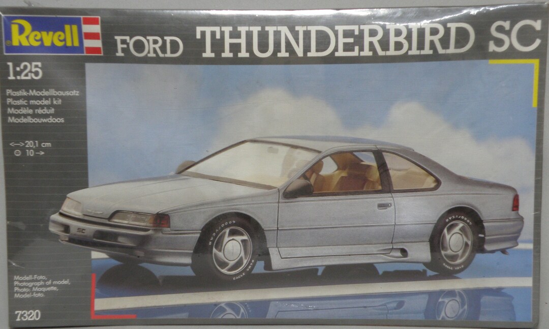 starter 1/43Ford Thunderbird 1992 キット Starter 1/43 Built Kit - 139.6 Ford Thunderbird Keystone