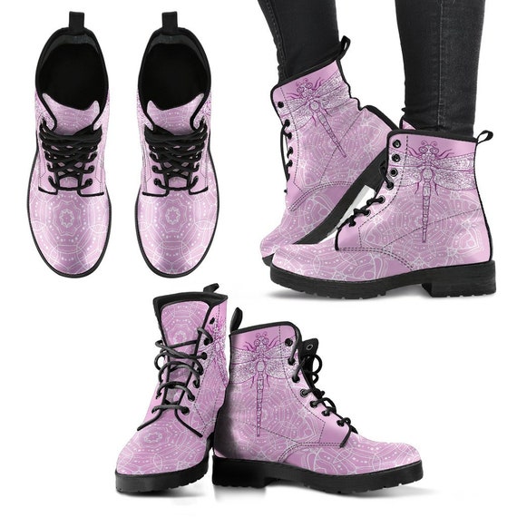 Libellule Mandala, méditation, bottes pour dames, simili cuir, bottes de Style de Combat, Namaste bottes, Girly Combat boot, Boot Hippie Libellule Mandala, méditation, bottes pour dames, simili cuir, cuir, cuir, bottes de Style de Combat, Namaste bottes, Girly Combat boot, Boot Hippie 3940d5