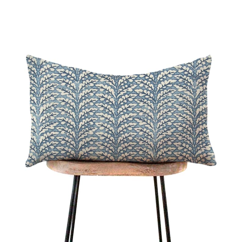 Bramblelily Leaf Lumbar Throw Pillow Cover - Thumbnail 4