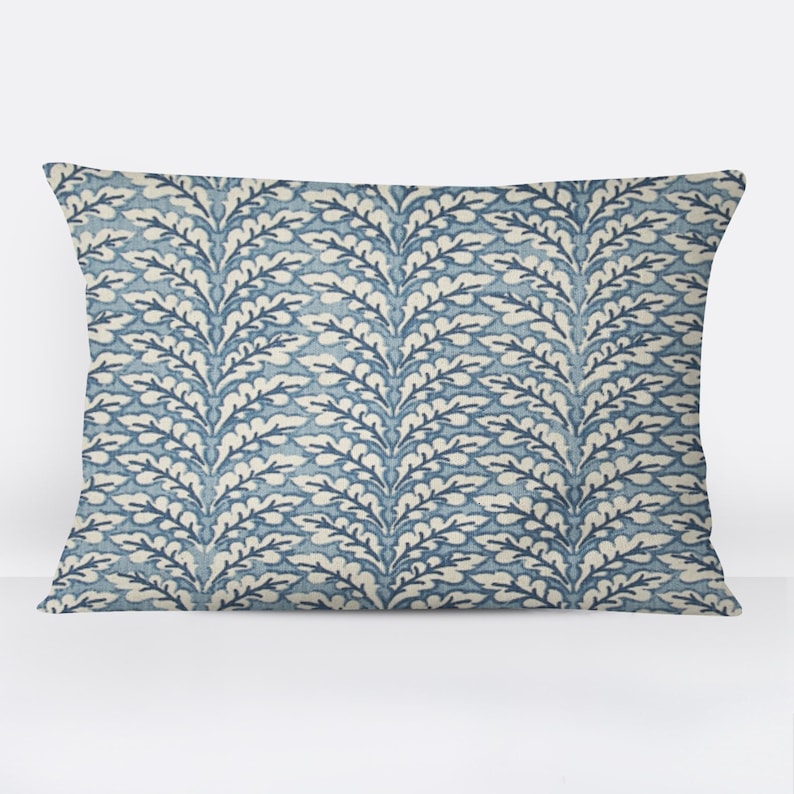 Bramblelily Leaf Lumbar Throw Pillow Cover - Thumbnail 3