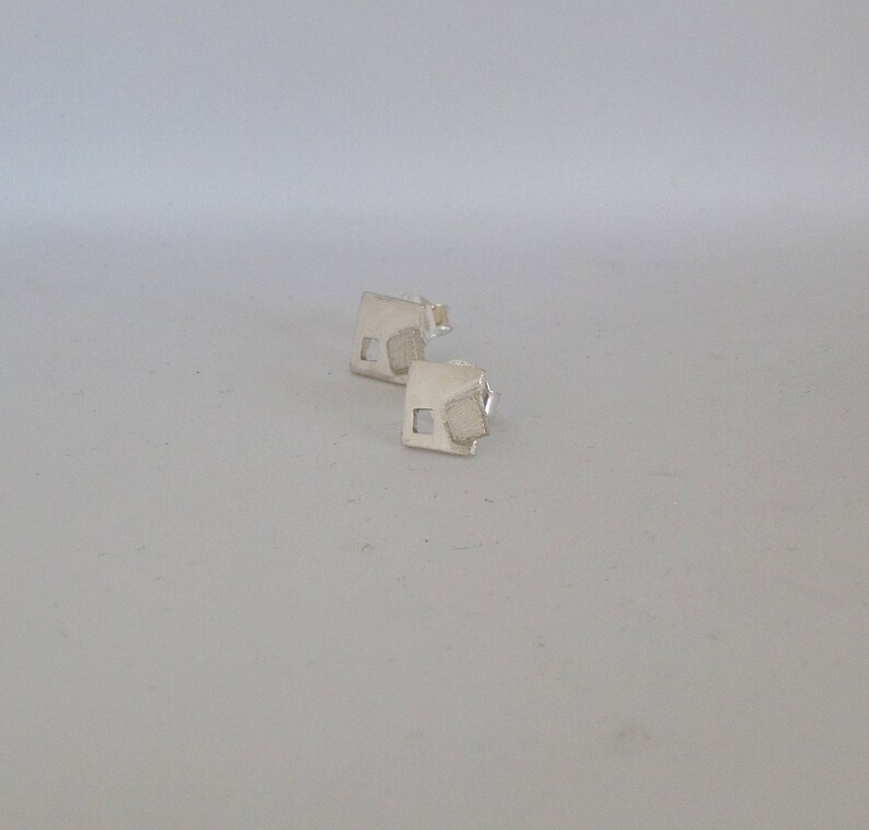 Contemporary jewels Women/'s silver design Button earring Small silver earring Min\u00ed women/'s earrings Geometric jewelry