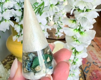 Resin Ring Holder with Dried Flowers, Engagement Ring Display