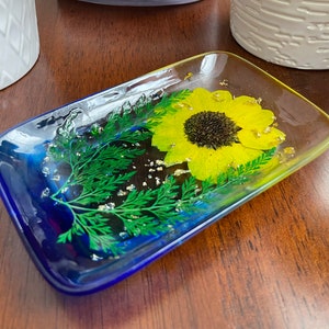 Sunflower soap dish, Resin soap saver with dried flowers, Resin trinket tray / Key tray / Ring tray, Mini jewelry tray