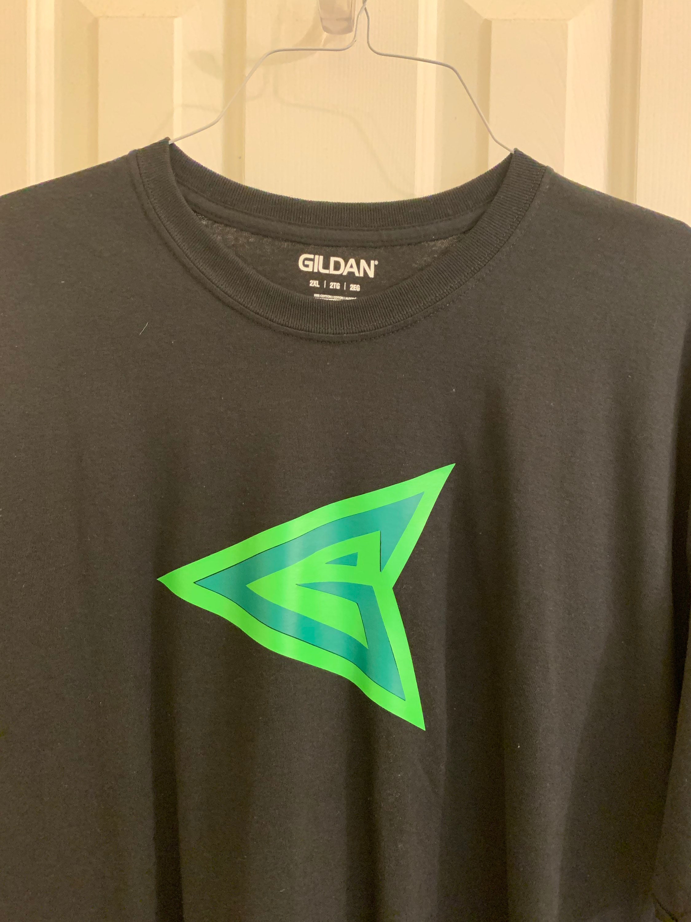 t shirt green arrow