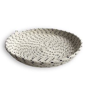 Valet Tray made of Black and White Cotton Rope, Round Tray, vanity tray, catch all tray, decorative bowl, candle tray, key tray, trayscaping
