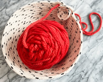 Yarn Bowl, with "latch" for knitting or crochet projects. Yarn storage, Knitting accessories, Gifts for Knitters, Yarn holder, rope bowl