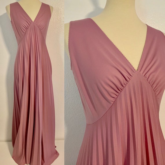 Vintage Lilac Plunging Neck Pleated Dress