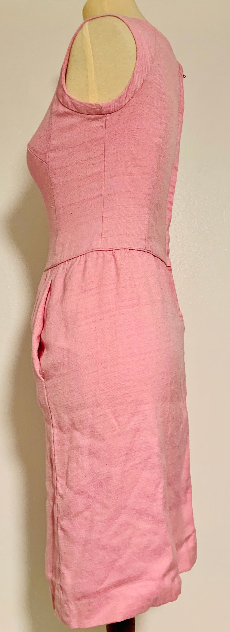 Vintage Form Fitted Pink Linen Pencil Dress with Front Pockets