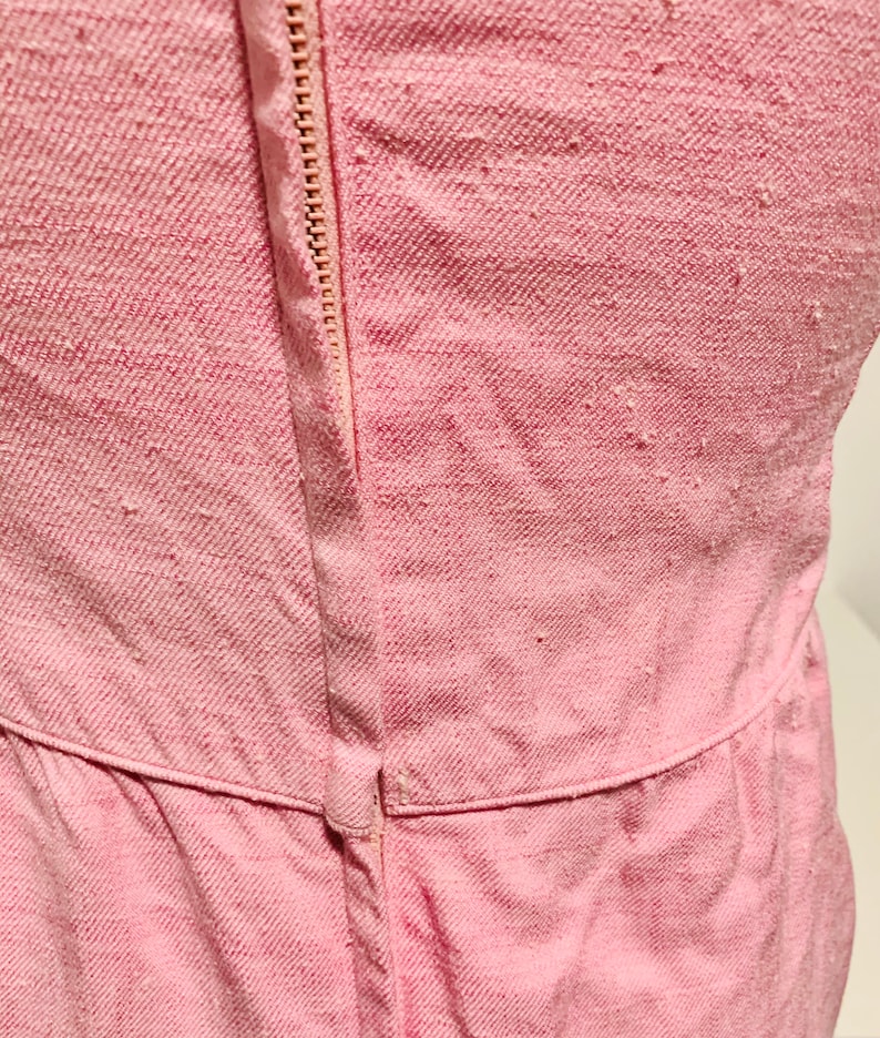 Vintage Form Fitted Pink Linen Pencil Dress with Front Pockets