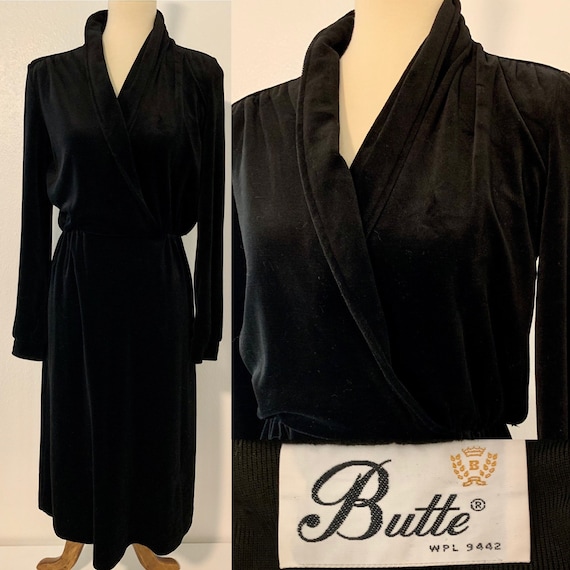 Vintage Black Velvet Butte Robe Style Dress