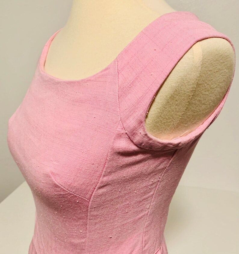 Vintage Form Fitted Pink Linen Pencil Dress with Front Pockets