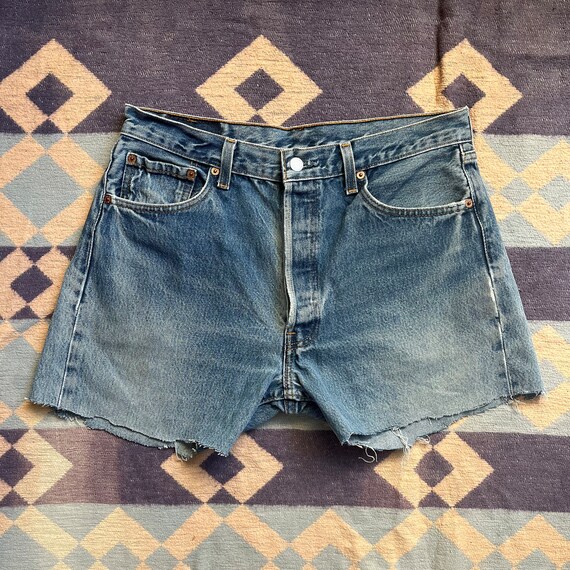 Vintage 90s Levis 501 Cutoff Jean Shorts Size 32 … - image 2