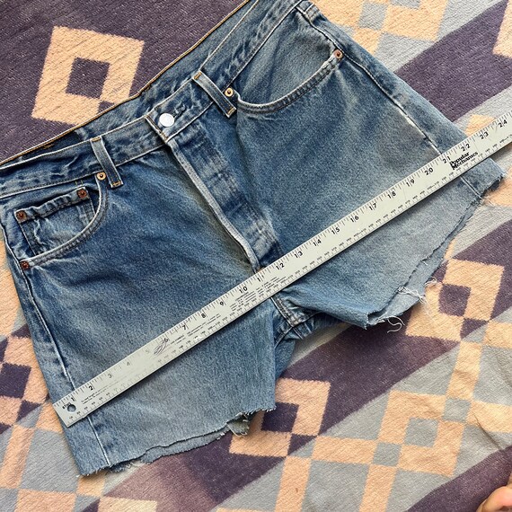 Vintage 90s Levis 501 Cutoff Jean Shorts Size 32 … - image 7