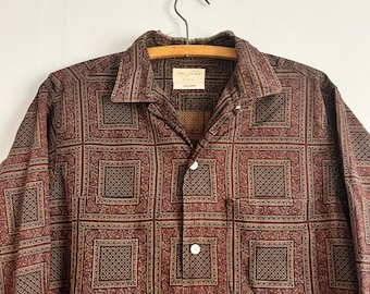Vintage 60s Loop Collar Paisley Style Pattern Button Up Van Heusen Shirt Size M