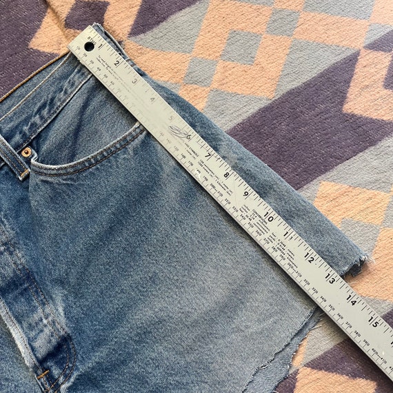 Vintage 90s Levis 501 Cutoff Jean Shorts Size 32 … - image 10