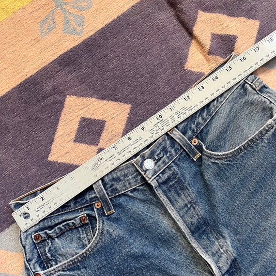 Vintage 90s Levis 501 Cutoff Jean Shorts Size 32 … - image 6