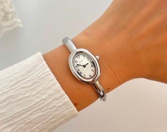 GUCCI バングル腕時計 シルバー GUCCI グッチ 1500L シルバー文字盤 SS