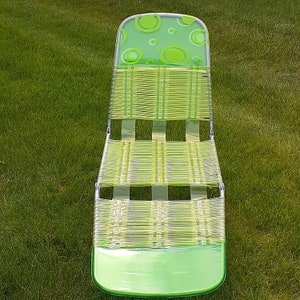 Vintage Jelly Vinyl Tube Folding Chaise Lounge Lawn Chair Cot Aluminum Frame Green Camp Pool Patio Lawn Beach Cabin Beach House Sunbathe