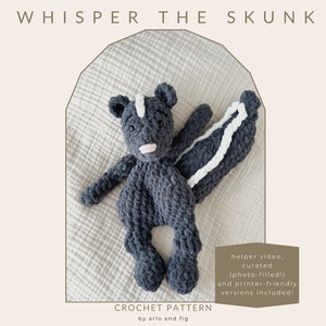 Pode incluir: Padrão de crochê para um brinquedo amigurumi de gambá cinza e branco. O padrão inclui um vídeo de ajuda, fotos selecionadas e versões para impressão.