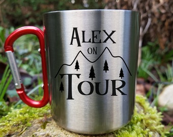 Namenstasse Outdoor Tour Edelstahl Tasse mit Name personalisiert, Karabiner Griff, Wandern, Natur, Berge, Camping, Zelten, Urlaub, Reisen