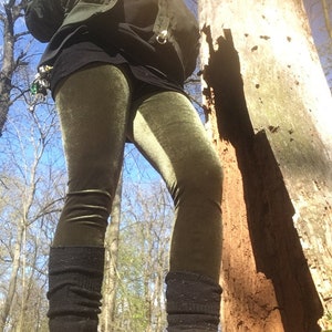 Velvet leggings in moss green