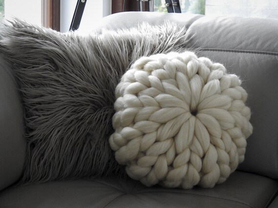 chunky yarn pillow