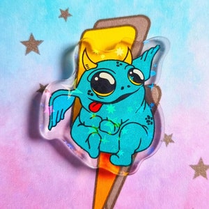 La insignia de pin holográfico acrílico de Worry Gobbler / Regalo de insignia de pin / Ayuda para la ansiedad / Insignia de pin divertido / Insignia divertida / Insignia linda / Regalos Kawaii