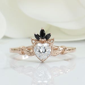 Anillo de compromiso de moissanita en forma de corazón de Claddagh en oro rosa, anillo de novia para mujer, anillo de promesa, regalo para ella, anillo de propuesta.