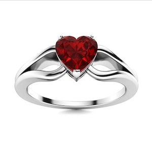 Heart Shape Solitaire Ring, Faceted ring, Engagement Heart Shape Love Promise Ring, Unique Ring, Antique Garnet Ring, Gift for Women