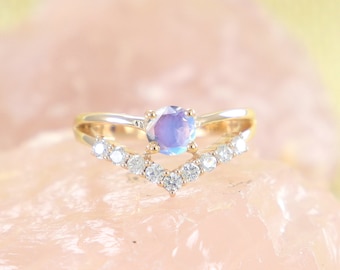 Moonstone ring, Silver rainbow moonstone Ring, Personalized Jewelry, gift for her, minimalist ring, Crown Ring, promise gift ring