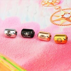 Gratis verzending 10PCS 8mmx12mm cilindrisch roestvrij staal gegraveerd laser logo barrel charme kralen aangepast voor diy sieraden maken, PVD-plaat