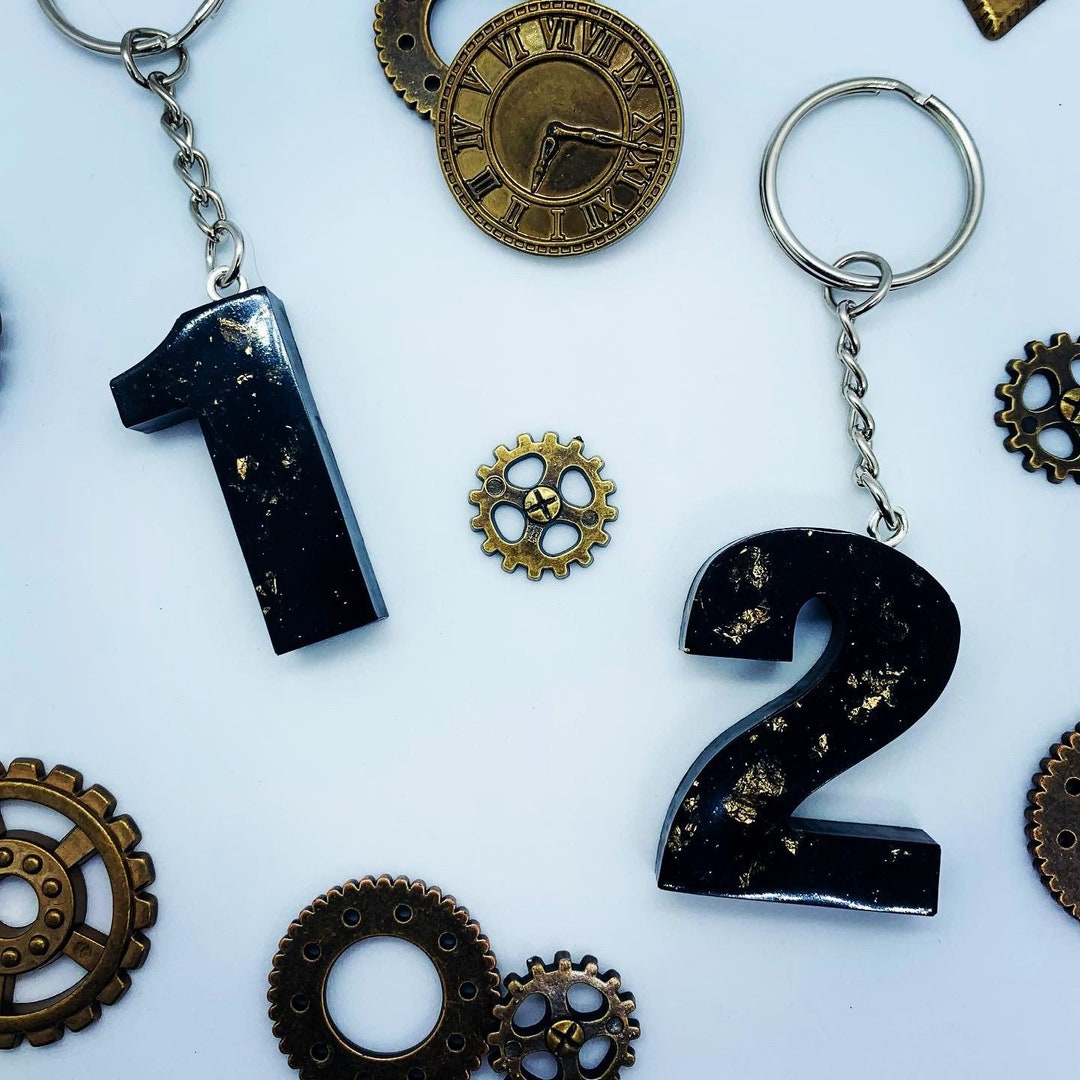 CLEARANCE Number keychains Black and gold flakes Sports Etsy Italia